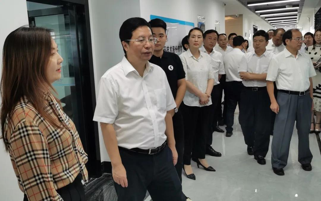 湖南省省委常委、長沙市市委書記胡衡華蒞臨蒼穹數(shù)碼湖南分公司指導(dǎo)調(diào)研！